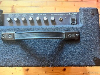 Roland KC-200 - 2
