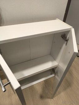 Koupelnová skříňka - 2