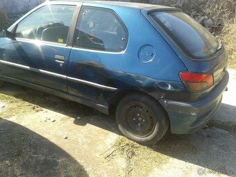 Peugeot 306 stary model-pouze dily 3dv model se šíbrem - 2