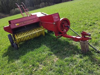 Prodám lis na malé hranaté balíky New Holland 55 - 2