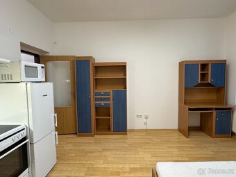 Pronájem bytu 1+kk 28 m² - 2