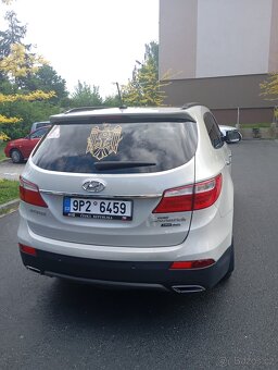 Hyundai Grand Santa Fe - 2