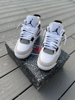 Jordan 4 Military black - 2