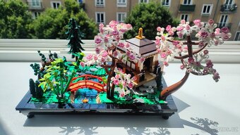 Lego Icons - tichá zahrada 10315 - spěchá - 2