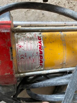 Vysokofrekvenční vibrátor dynapac ah25s - 2