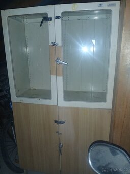 Skříně z lek.ordinace - 2