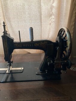 Šicí stroj ROYAL - 2