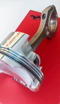 Originální ojnice s pístem Ferrari - Trofej - 2