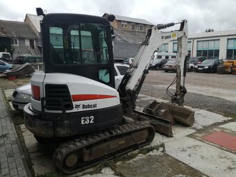 Bagr Bobcat E32 - 2
