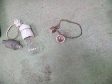 starožitné lampy, váha, modlitbička - 2