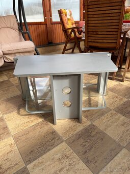 Stolek pod televizi - 2