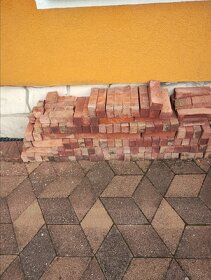 Cihlová dlažba na chodniky cca.9m2 - 2