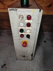 Elektro rozvaděč plný elektroniky - 2
