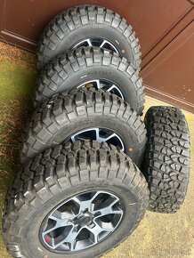 Jeep Wrangler sada alu kol r17 originální s pneu BF - 2