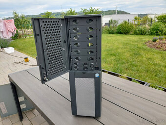 PC skříň bigtower Chieftec - 2