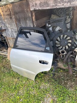 Predám dvere Zadné ľavé Corolla E11 5D liftback 96-01 - 2
