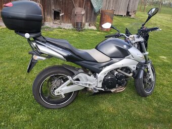 Suzuki GSR 600 - 2