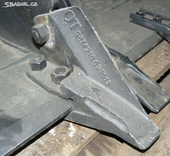 rovné a boční zuby pro minibagry rozteč 55mm břit 16mm - 2