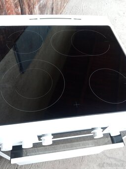 Elektrický sklokeramický sporák Amica ( skoro nový ) šíroký - 2