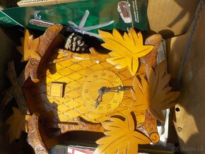 Staré dřevěné a porcelánové hodiny - 2