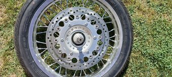 Triumph Thruxton - kola - 2