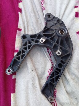 Suzuki Burgman 200 rok 2008 tehlice zadního kola - 2