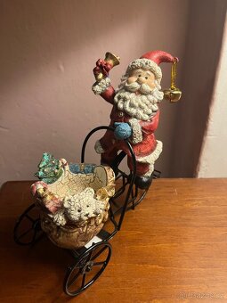 Santa Claus s rolničkou - 2