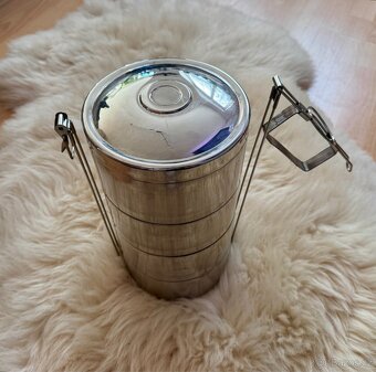 Krásný a praktický celonerezový termojídlonosič 4x1,1 litru - 2