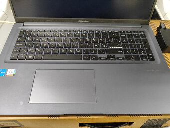 Asus Vivobook 17 A1702ZA-AU064W - 2