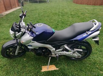 SUZUKI GSR 600 - 2