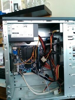 STOLNÍ PC+KLÁVESNICE - 2