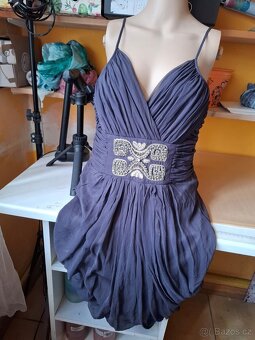 Černé hedvábné letní šaty - 2