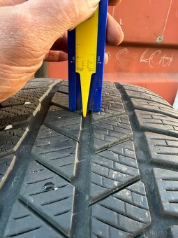 Zimní pneu 285/40/19 - 2