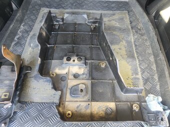 Kryt subaru Forester 3 2.0D - 2