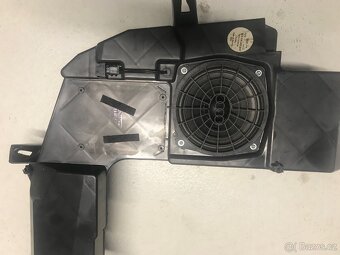 Subwoofer / 8E9 035 382 03S -  400,- Kč - 2