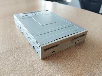 Disketová jednotka Samsung SFD-321B - 2