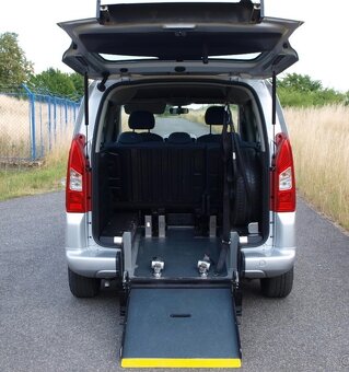 Berlingo s úpravou pro přepravu osob na vozíku - 2
