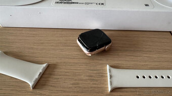 Apple Watch SE 40mm - rozbitý displej / hodinky funkční - 2