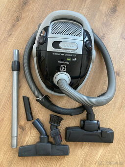 Vysavač Electrolux Classic Silence ECS52B - 2