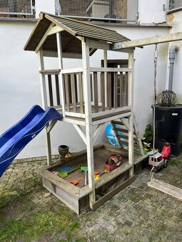 Dětský domeček se skluzavkou, houpačkou, pískovištěm - 2