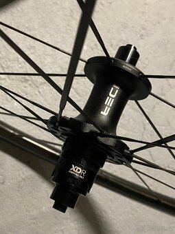 Karbonová kola Idea R35 1065g - 2