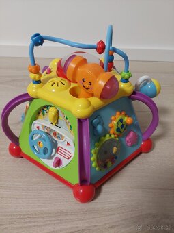 Krásná interaktivní hračka se zvukem a spoustou aktivit 18m+ - 2