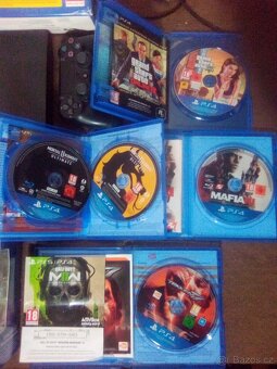 PS4Slim500GB CofD:MW II+2xOVLADAČ vše v záruce do 20.12.2028 - 2