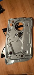 Prodám stahovačku fabia1 levá přední originalní díl - 2