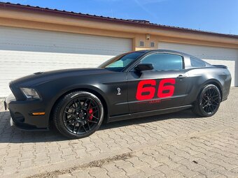 Ford Mustang Shelby GT 500 V8 SVT - 2