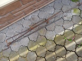 Grilovací jehla nad ohniště. - 2