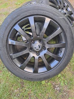 Alu kola 5x112 originál Škoda Yeti 225/50 R17 - 2
