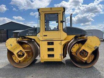 VIBRAČNÍ VÁLEC BOMAG BW 184 , ROK 2004 - 2