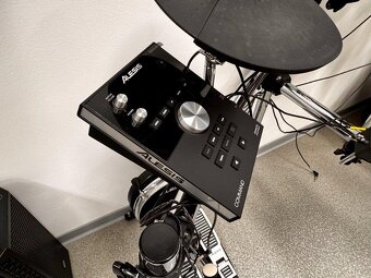Elektronické bicí Alesis Command Mesh Kit + Laney AH150 - 2