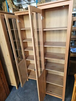 VITRÍNA- KNIHOVNA IKEA HEMNES - 2